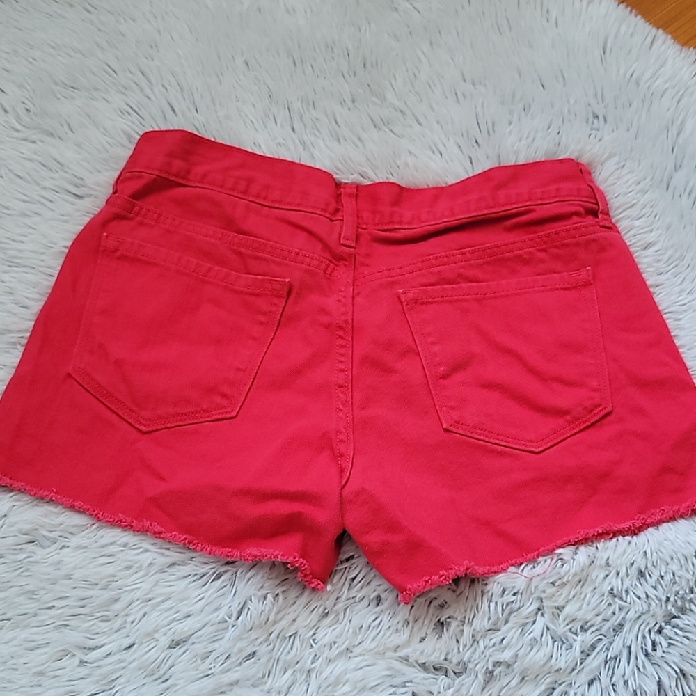 Red shorts - Picture 2 of 4